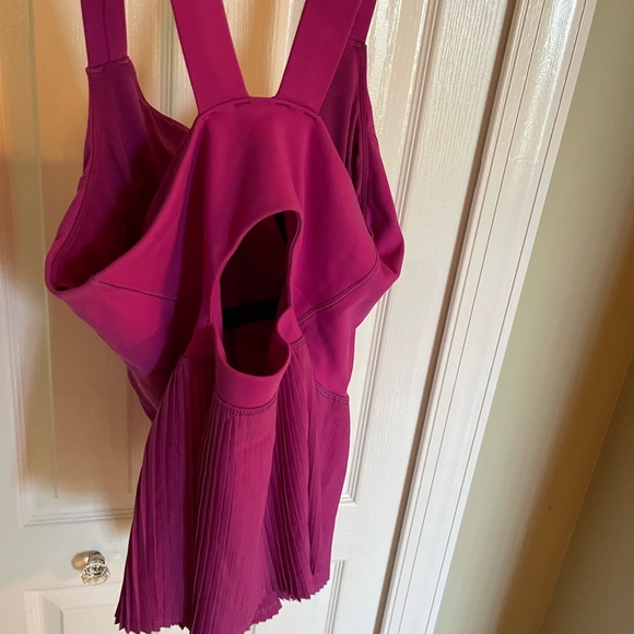 Lulu City Tank Sz 12 Large. Magenta. Sweat wicking, 4way stretch, CoolMax fabric - Picture 3 of 6